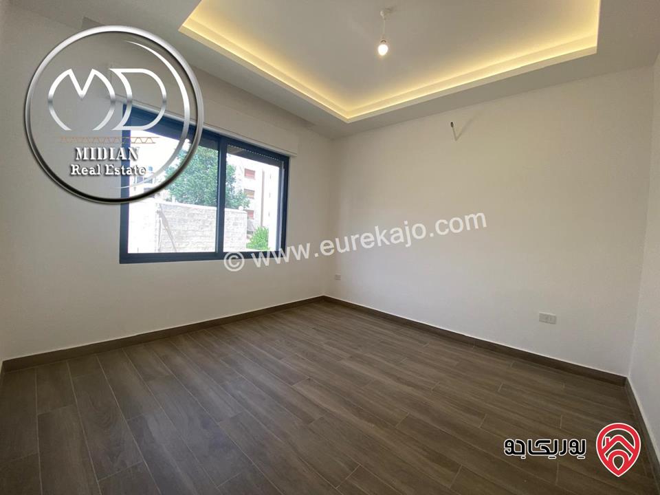 شقة دوبلكس جديدة للبيع طابق أخير مع روف في عمان - حنو الصويفية مساحة 240م مع تراسات تشطيبات ديكورات عصرية فاخرة