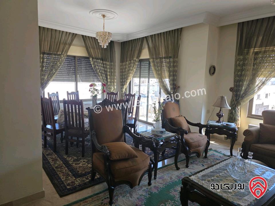 شقة فاخرة مفروشة مساحة 180م طابق ثالث للبيع في عمان - خلدا