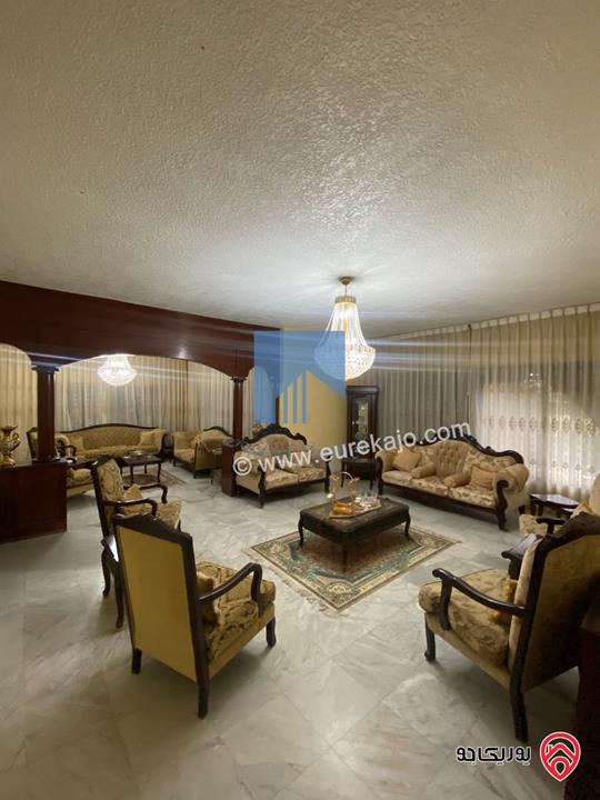 شقة طابقية أرضية مميزة للبيع في أم أذينة - قرب سوق الذهب 500م مع حديقة وترسات 300م