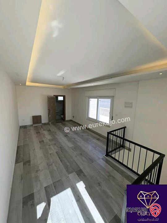 شقة طابق اخير مع روف دوبلكس فاخر مساحة 210م لم يسكن للبيع في عمان - خلدا