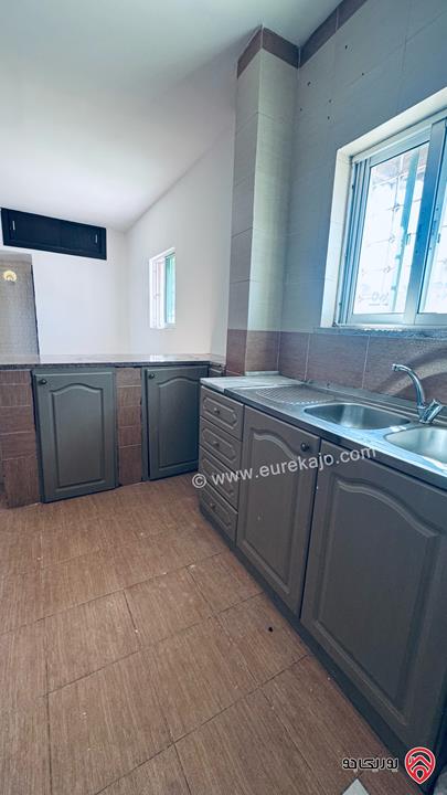 شقة فارغة طابق رابع بدون مصعد مساحة 100م للإيجار في عمان - مرج الحمام من المالك مباشرة 