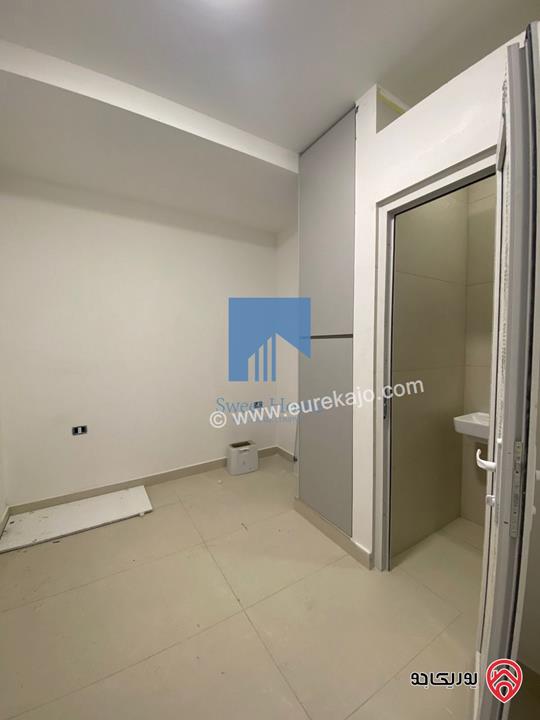 شقة أرضية طابقية مساحة 306م مع ترسات 200م ومسبح لم تسكن للبيع في عمان - أم السماق