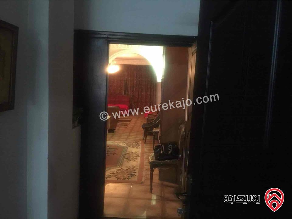 شقة طابق ثالث مع روف وسطح كامل مساحة 397م للبيع في عمان - ضاحية الرشيد