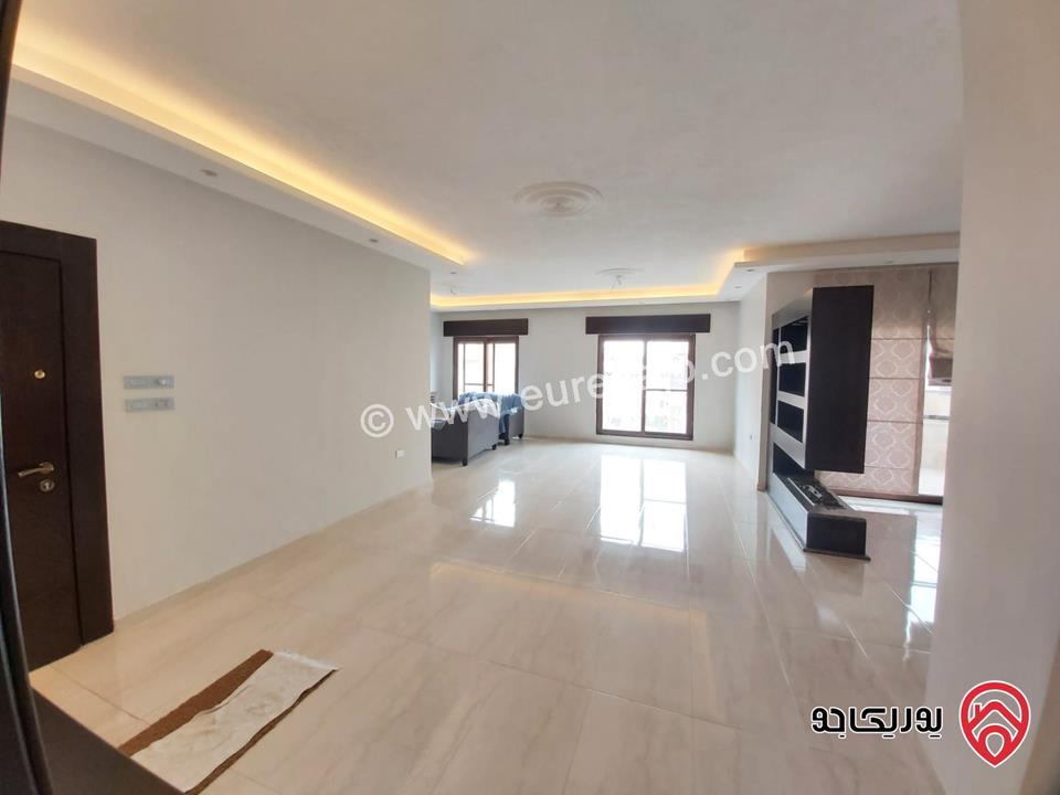 شقة طابق ثاني مساحة 200م للبيع  في عمان - ام اذينة