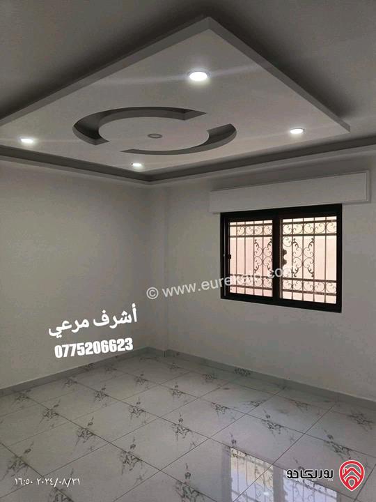 شقة طابق ارضي مساحة 150م مع ترس 150م لم تسكن للبيع في الزرقاء الجديدة