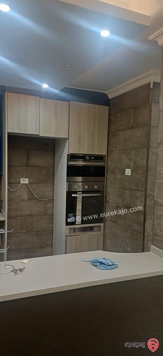 شقة طابق ثالث مع روف مساحة 250م للبيع في عمان - البنيات خلف مديرية الامن العام 