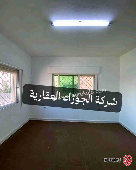 شقة فارغة للايجار في عمان - منطقة الياسمين مساحة 120م + 20م طابق ارضي مع ترس وكراج 