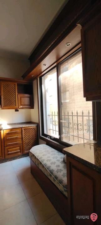 شقة ارضية مساحة 350م للبيع في عمان - دير غبار 