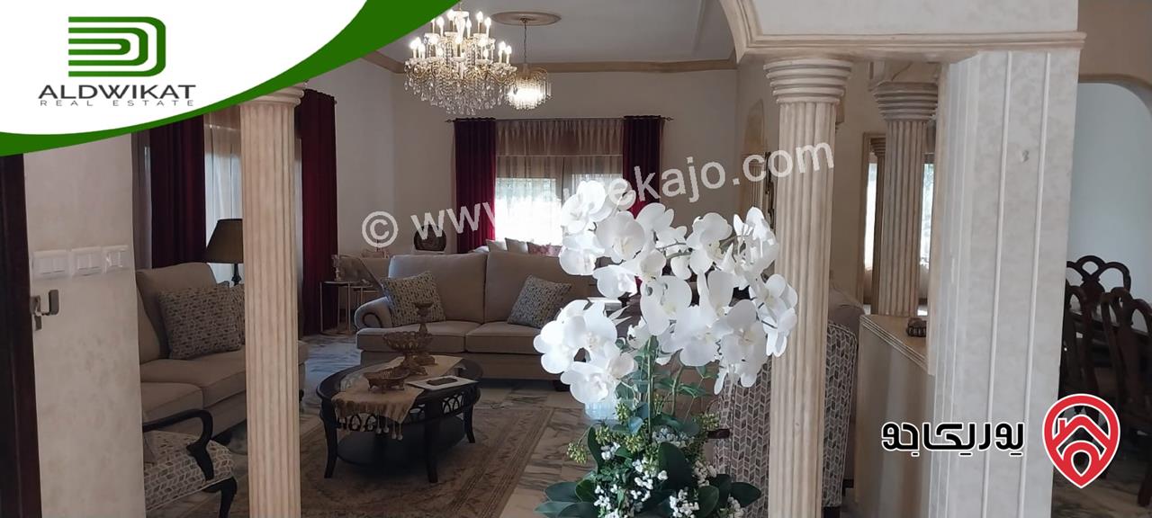 فيلا مستقلة مساحة الارض 856م ومساحة البناء 600م ومساحة الحديقة 250م ومساحة الترس 100م للبيع في الحمر/الكمالية 