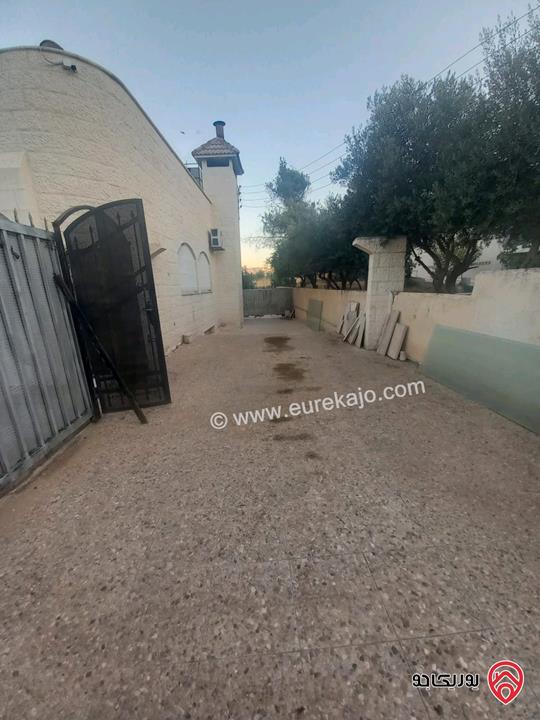 فيلا مساحة 500م على أرض 1900م للبيع في عمان - منطقة ام الدنانير 