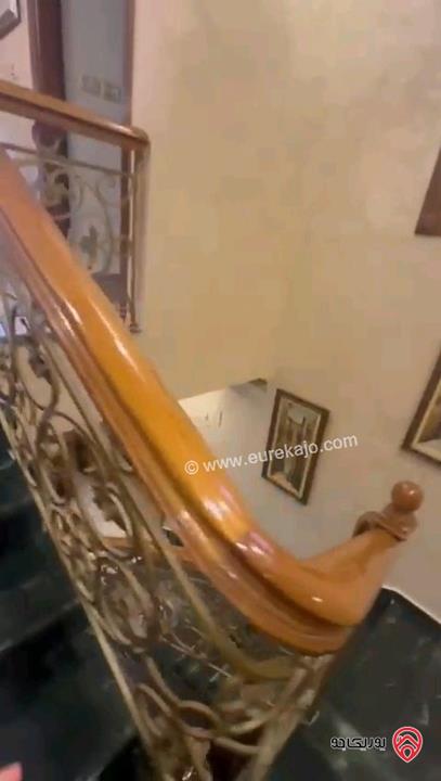 فيلا دوبلكس مساحة 490م على أرض 310م للبيع في الزرقاء