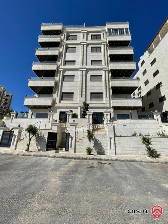شقة طابق ارضي مساحة 180م داخلي وخارجي 150م للبيع في عمان - الجبيهة من مالك