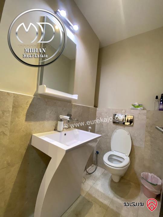 شقة مفروشة للايجار في عمان - ضاحية الامير راشد مساحة 200م طابق ثالث تشطيبات و ديكورات فاخرة اطلالة جميلة