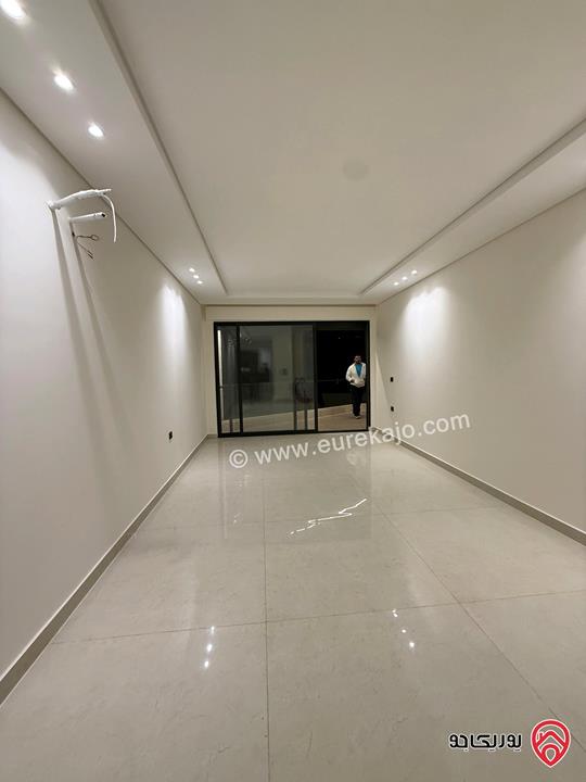 شقة فاخرة سوبر ديلوكس طابق أول مساحة 200م للإيجار في عمان - طريق المطار