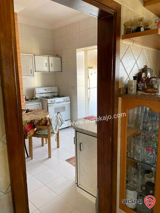 فيلا مساحة 500م على أرض 1157م للبيع في عمان - الجبيهة