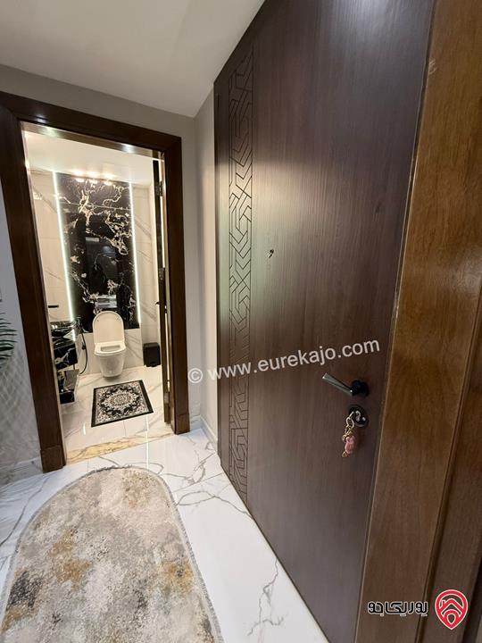 شقة شبه ارضية مساحة 210م داخلي و 180م خارجي لم تسكن للايجار مفروشة في عمان - خلدا