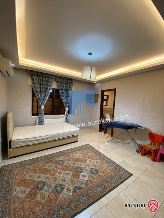 شقة أرضية مفروشة فاخرة للبيع في عمان - أم السماق مساحة 245م مع حديقة وترسات 120م