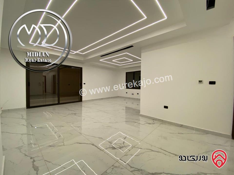 شقق شبه ارضي جديدة للبيع في عمان - الجاردنز مساحات 235م & 275م مع تراسات و حدائق تشطيبات ديكورات عصرية فاخرة