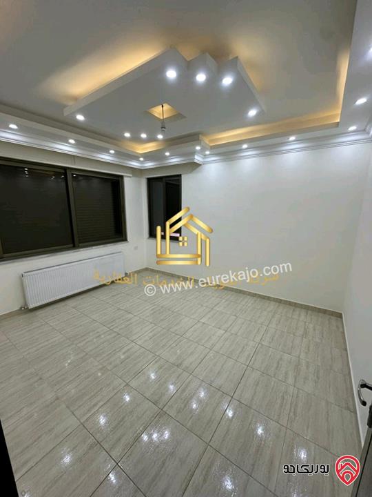 شقة فارغة طابق ثالث مساحة 210م للإيجار في عمان - الصويفية 