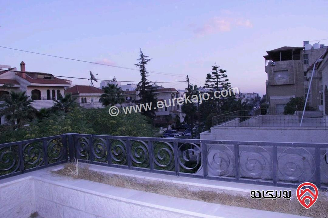فيلا مساحة 750م على أرض 850م للبيع في عمان - أم أذينة