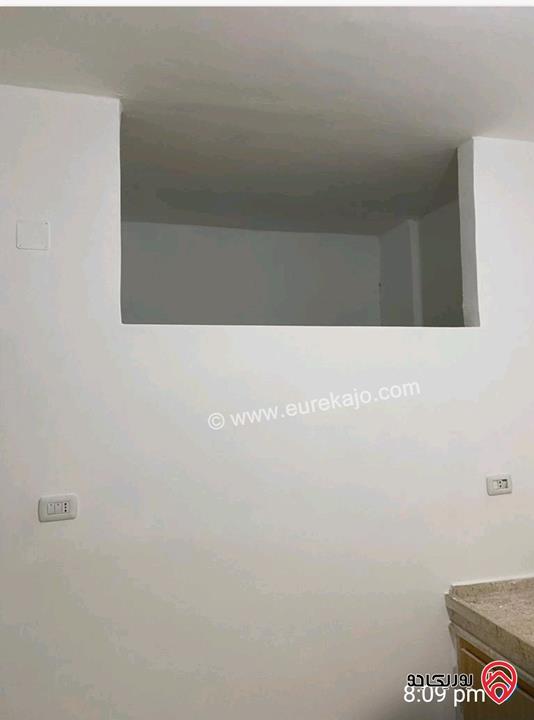 شقة مميزة مطلة طابق ثالث مساحة 108م للبيع في الزرقاء حي شاكر