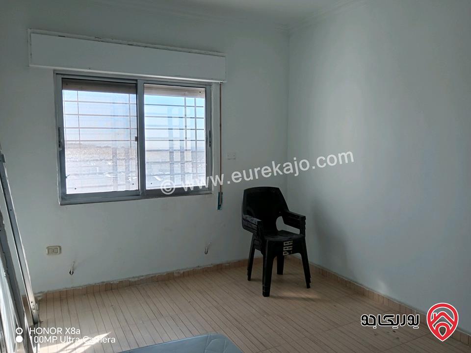 شقة مساحة 122م طابق أول بناء 2014 للبيع في عمان - الجاردنز وقريبة على شارع الجامعة 