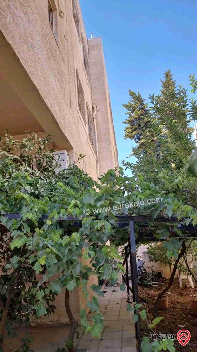 بناية سكنية على أرض 1 دونم للبيع في عمان - ام السماق