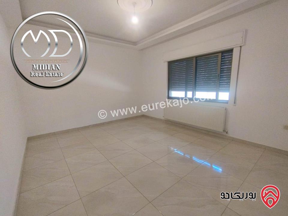 شقة شبه ارضي للبيع في عمان - ضاحية النخيل مساحة 210م مع ترس و حديقة 100م جديدة لم تسكن بسعر مميز