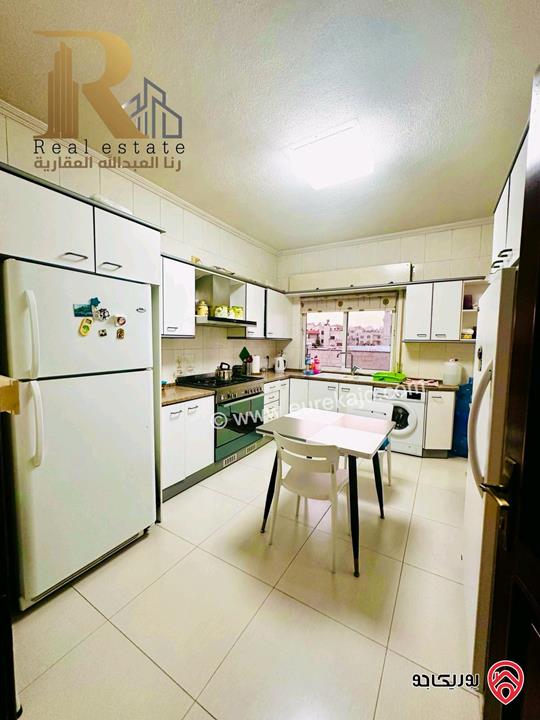 شقة طابق ثاني مساحة 180م للبيع في عمان - الشميساني