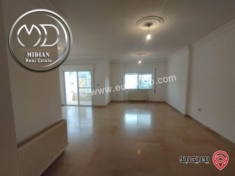 شقة للبيع في عمان - ام السماق طابق اول مساحة 215م 4 نوم تشطيبات سوبر ديلوكس اطلالة جميلة بسعر مميز جداً