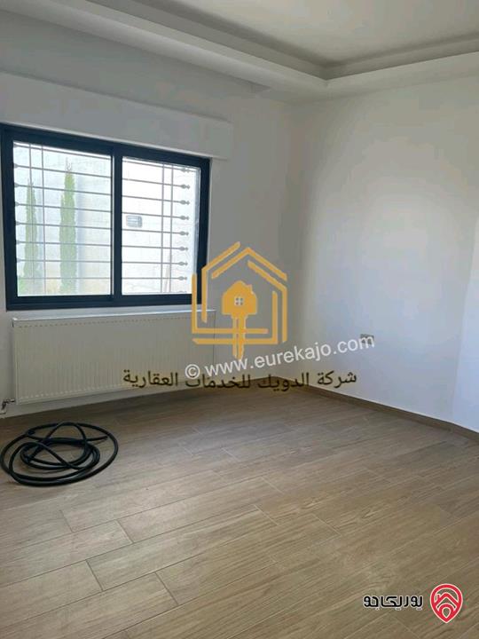 شقة فارغة طابق ارضي مساحة 150م مع ترس 150م للإيجار في عمان - خلدا 