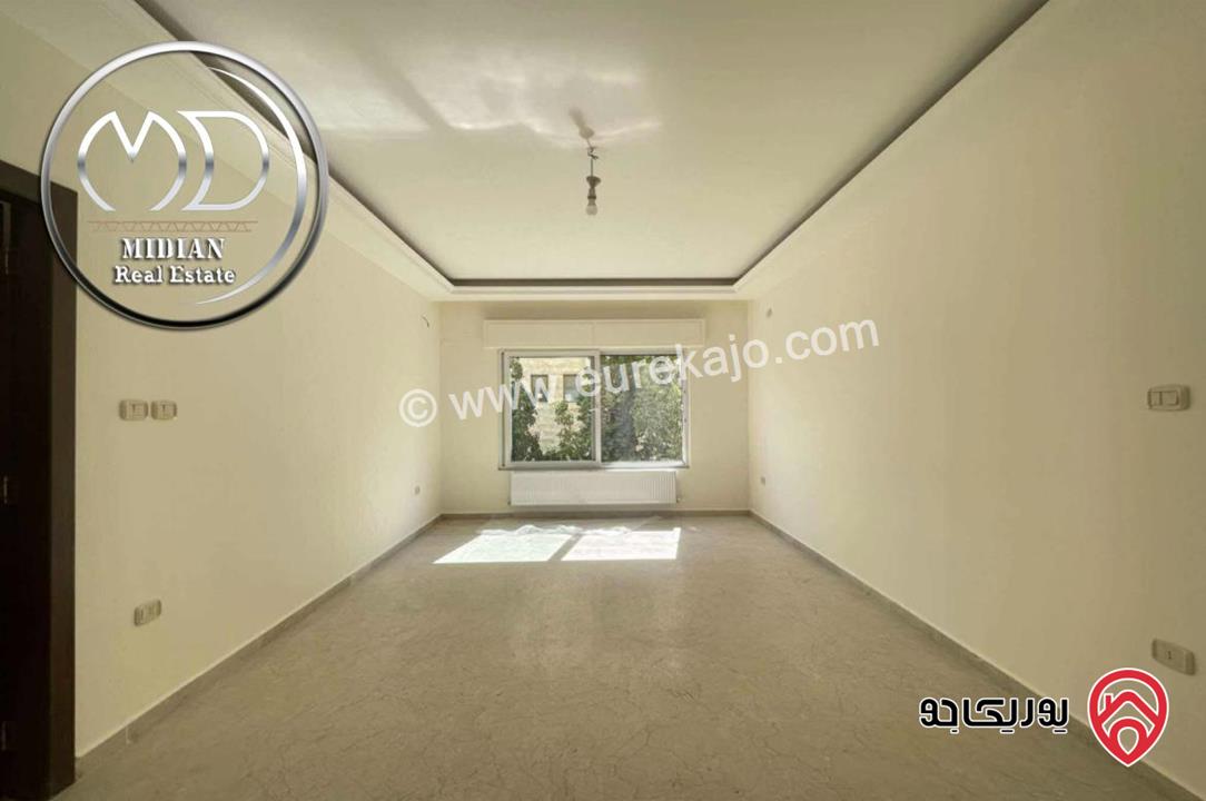 شقة للبيع في عمان - ضاحية النخيل مساحة 210م طابق اول تشطيبات سوبر ديلوكس اطلالة جميلة بسعر مميز جداً