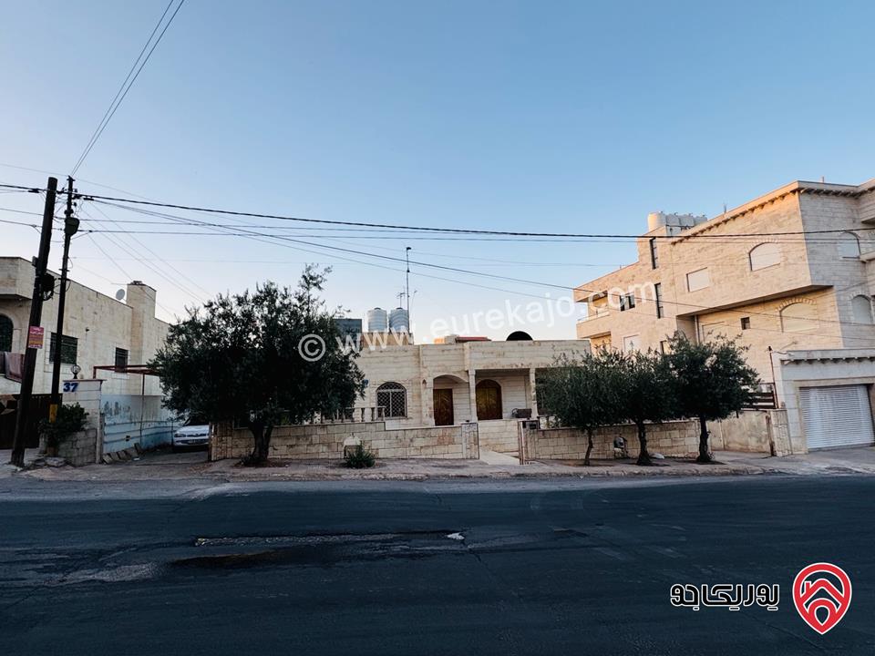 شبه فيلا مساحة 440م على أرض 782م للبيع في عمان - طبربور