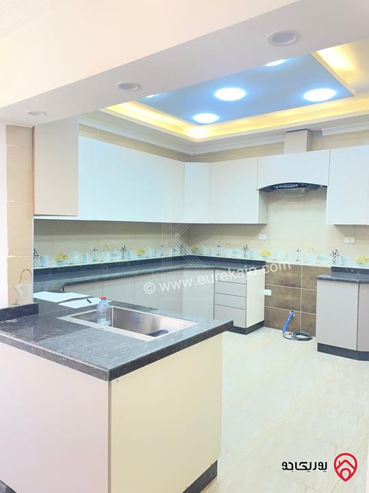 شقة فاخرة مساحة 342م طابق ثالث للبيع في عمان - الشميساني