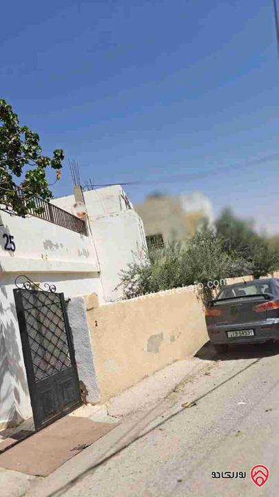 منزل مستقل مساحة 200م على أرض 330م للبيع في الكرك - الثنية