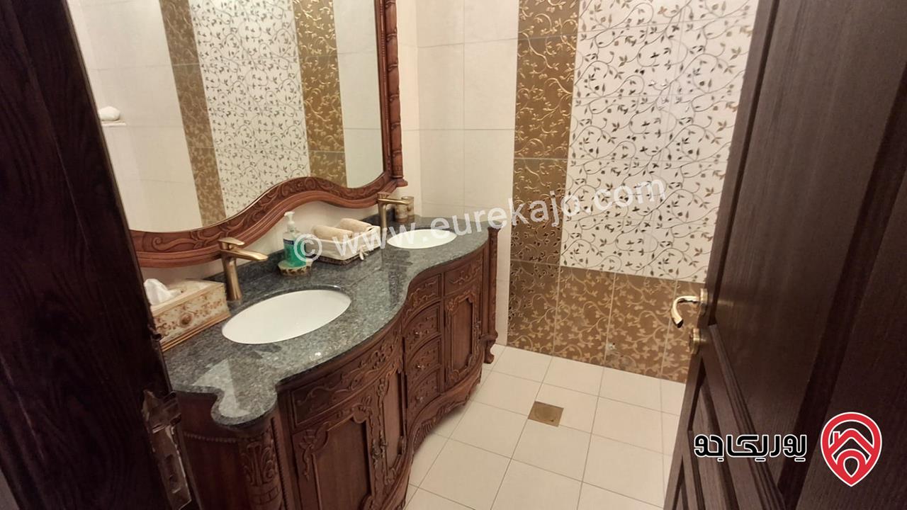 شقة فاخرة مفروشة طابق أخير مع روف مساحة 300م للايجار في عمان - الرابية