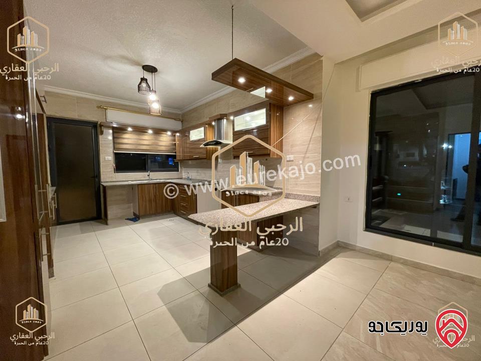 شقة سوبر ديلوكس طابق ارضي معلق مساحة 190م للايجار في عمان - أم السماق 