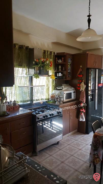 بناية سكنية مكونة من 3 طوابق تحتوي 4 شقق على ارض 456م للبيع في عمان - جبل النزهة