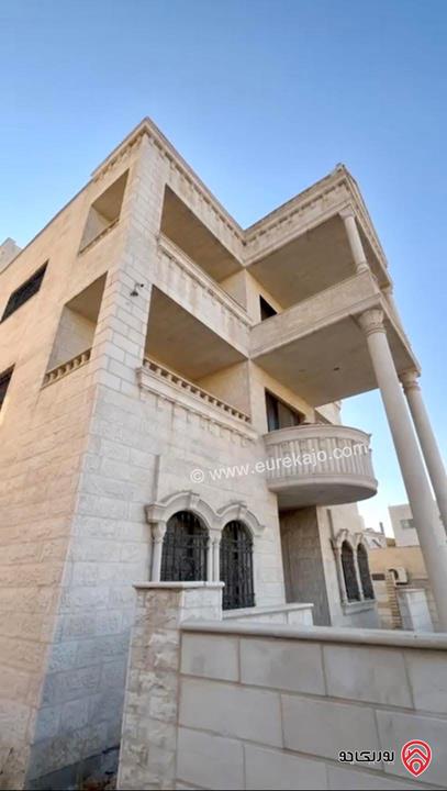 بيت مستقل مميز مساحة 800م على أرض 757م للبيع في عمان - منطقة ام نوارة 