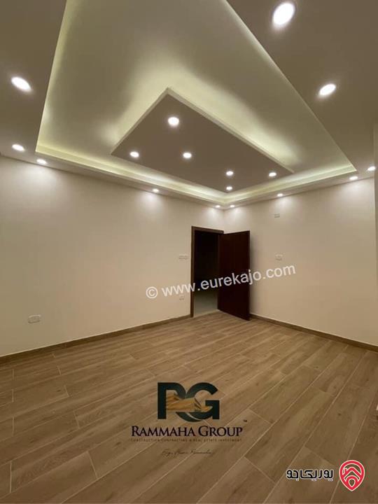 شاليه مميز مساحة الأرض 350م والنباء 176م للبيع في منطقة البحر الميت ( الجوفه ) 