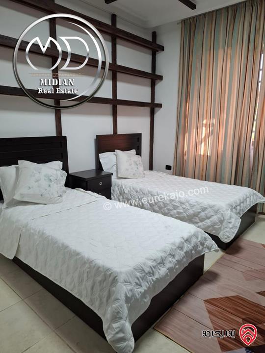 شقة شبه ارضي مفروشة للايجار في عمان - ام السماق مساحة 170م مع ترس وحديقة 150م تشطيبات سوبر ديلوكس بسعر مميز