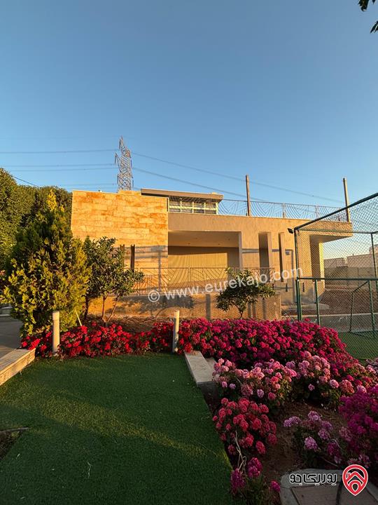بيت ريفي ضمن كمباوند مساحة الأرض 855م والبناء 180م للبيع في جرش قرية جبة 