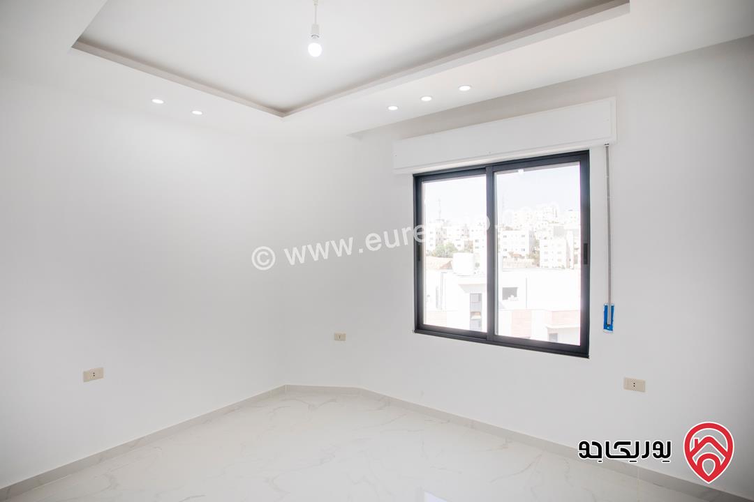 شقة مساحة 130م تشطيب فاخر طابق ارضي للبيع في عمان - ابو علندا 