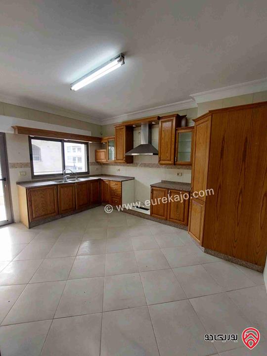 شقة طابق اول مساحة 182م للبيع في عمان - ام السماق