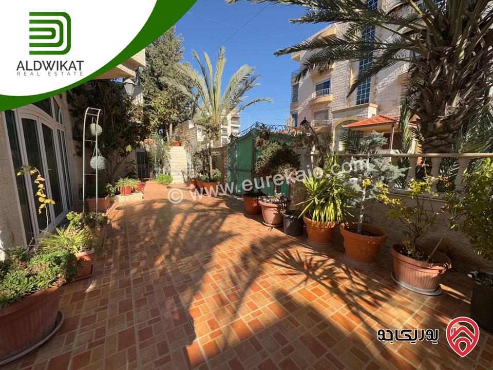 فيلا مساحة الارض 760م ومساحة البناء 800م ومساحة الحديقة 400م للبيع في عمان - الجبيهة/ خلف الجامعة الاردنية