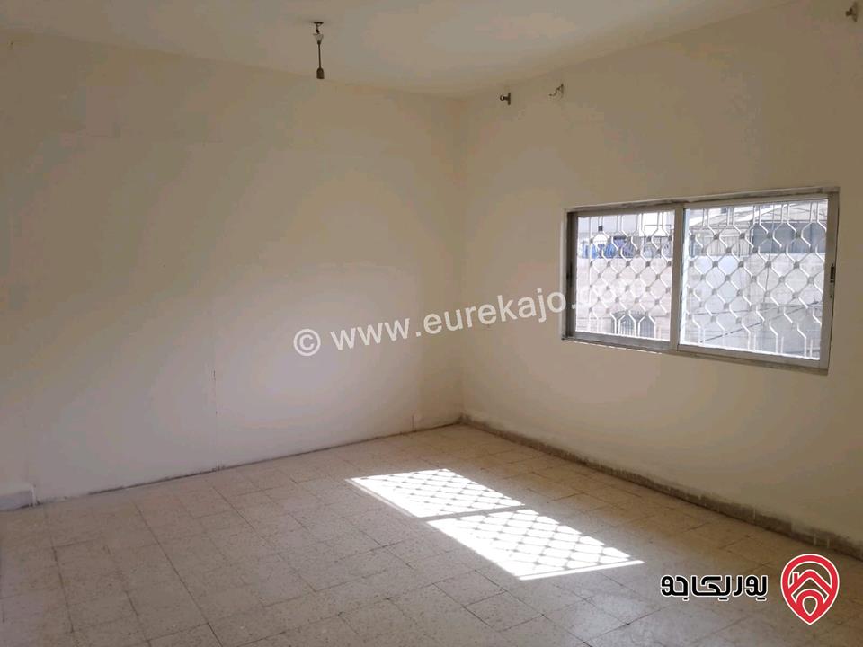 شقة مساحة 200م طابق ثاني للايجار في الزرقاء الجديدة