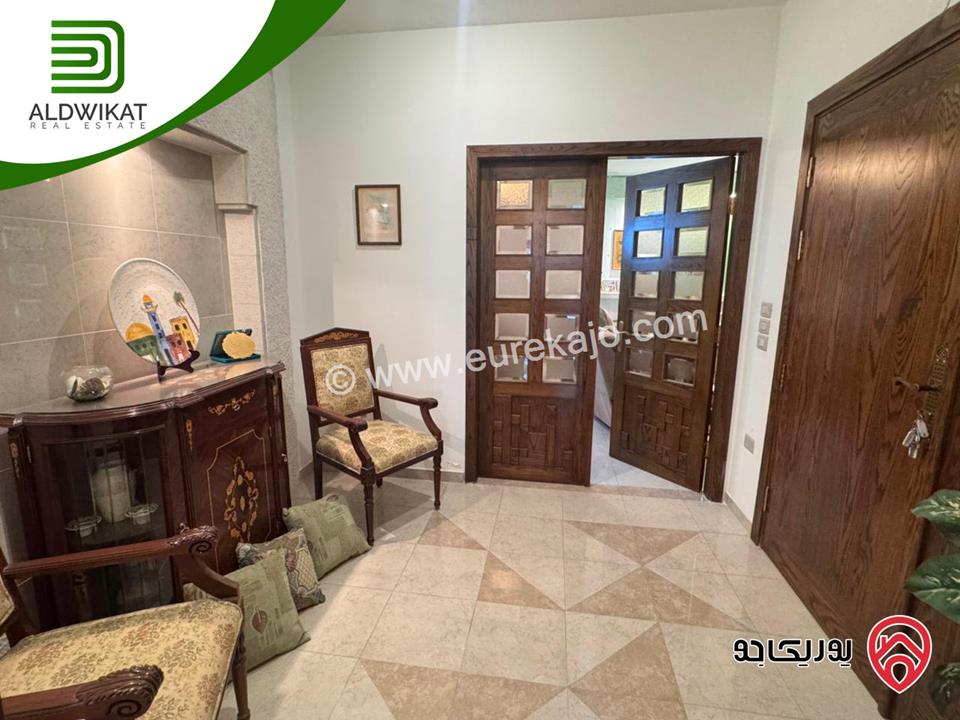 فيلا مستقلة مفروشة للبيع في عمان - خلدا مساحة البناء 580م ومساحة الارض 940م موقع اطلالة