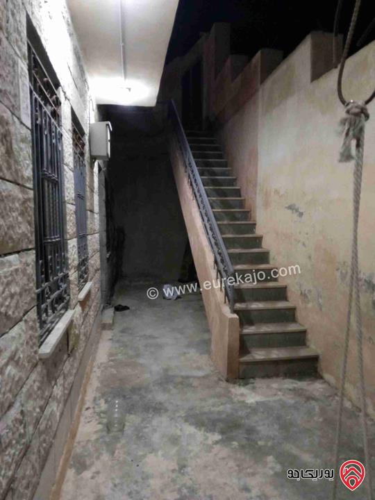 منزل مستقل مساحة الأرض 301م والبناء 120م للبيع في الزرقاء - منطقة جريبا
