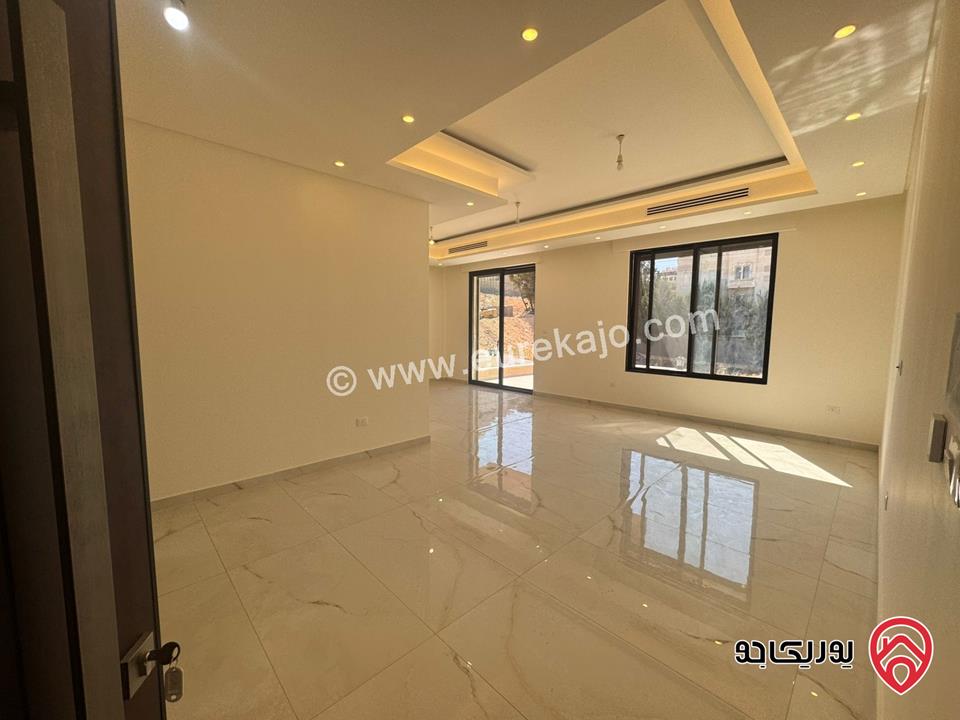 شقة للبيع في عمان - دابوق طابق ارضي مساحة البناء 185م و الترس 35م موقع مميز