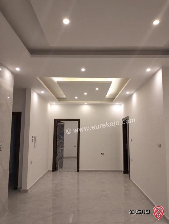 متبقي 3 شقق طابق أول وثاني وثالث مساحة 178م طابقيات للبيع في الزرقاء الجديدة